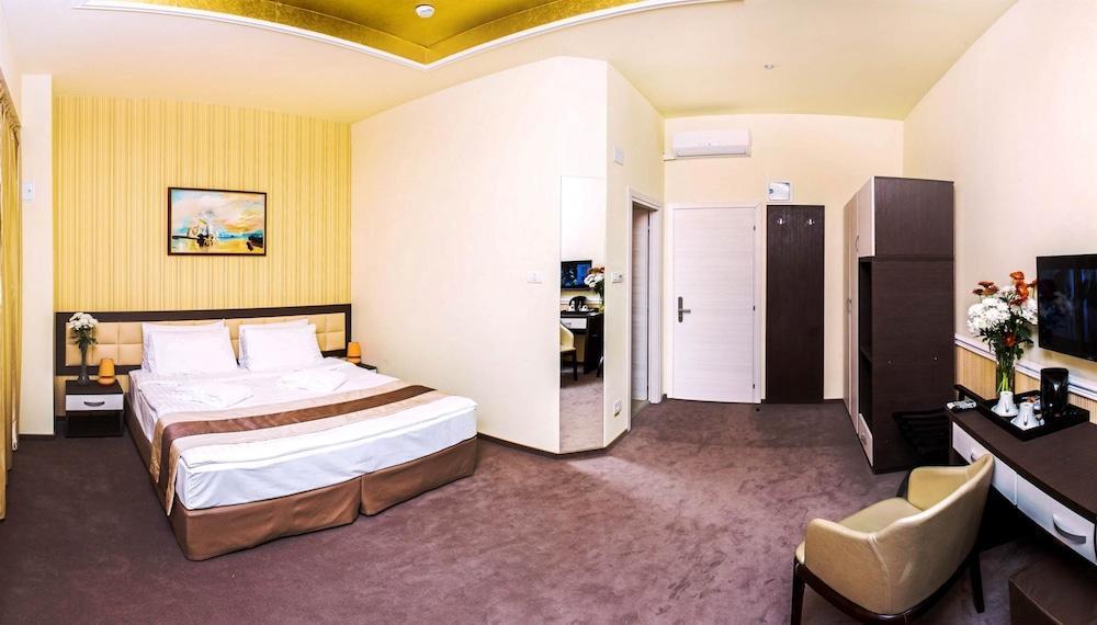 Best Western Plus Briston โอโตเปนี ภายนอก รูปภาพ