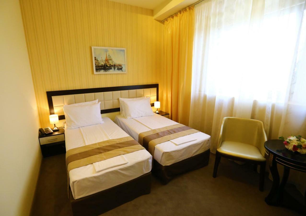 Best Western Plus Briston โอโตเปนี ห้อง รูปภาพ