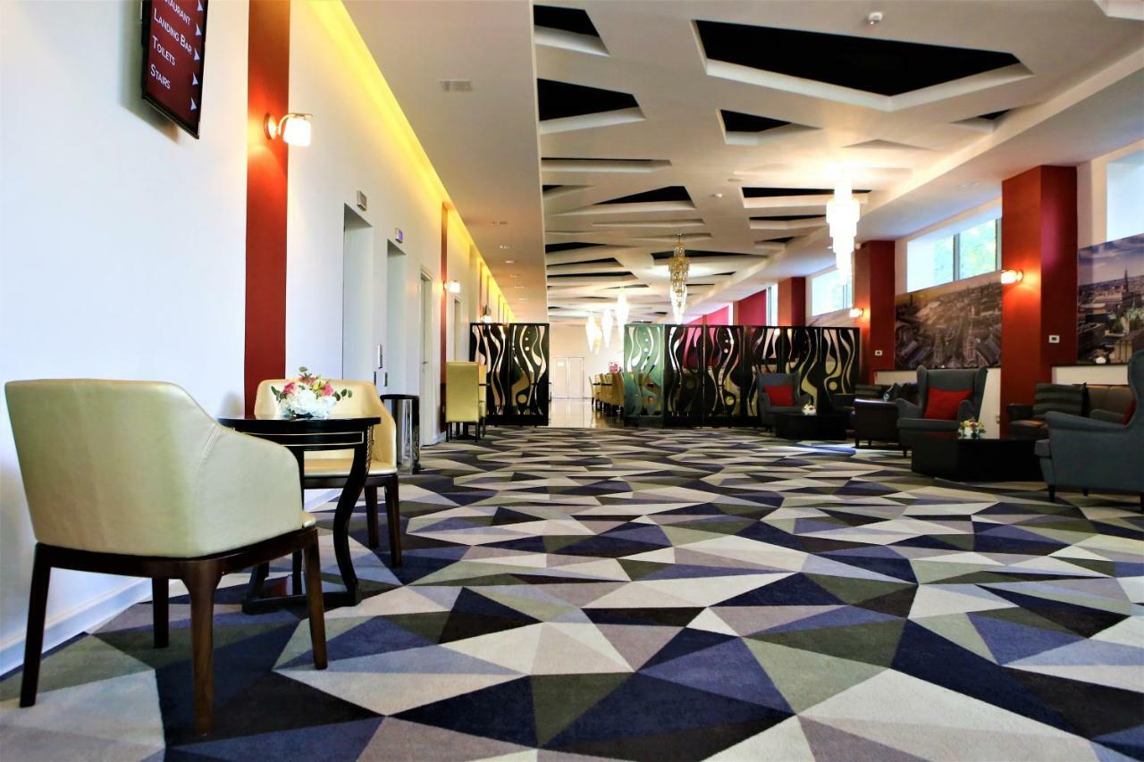 Best Western Plus Briston โอโตเปนี ภายนอก รูปภาพ