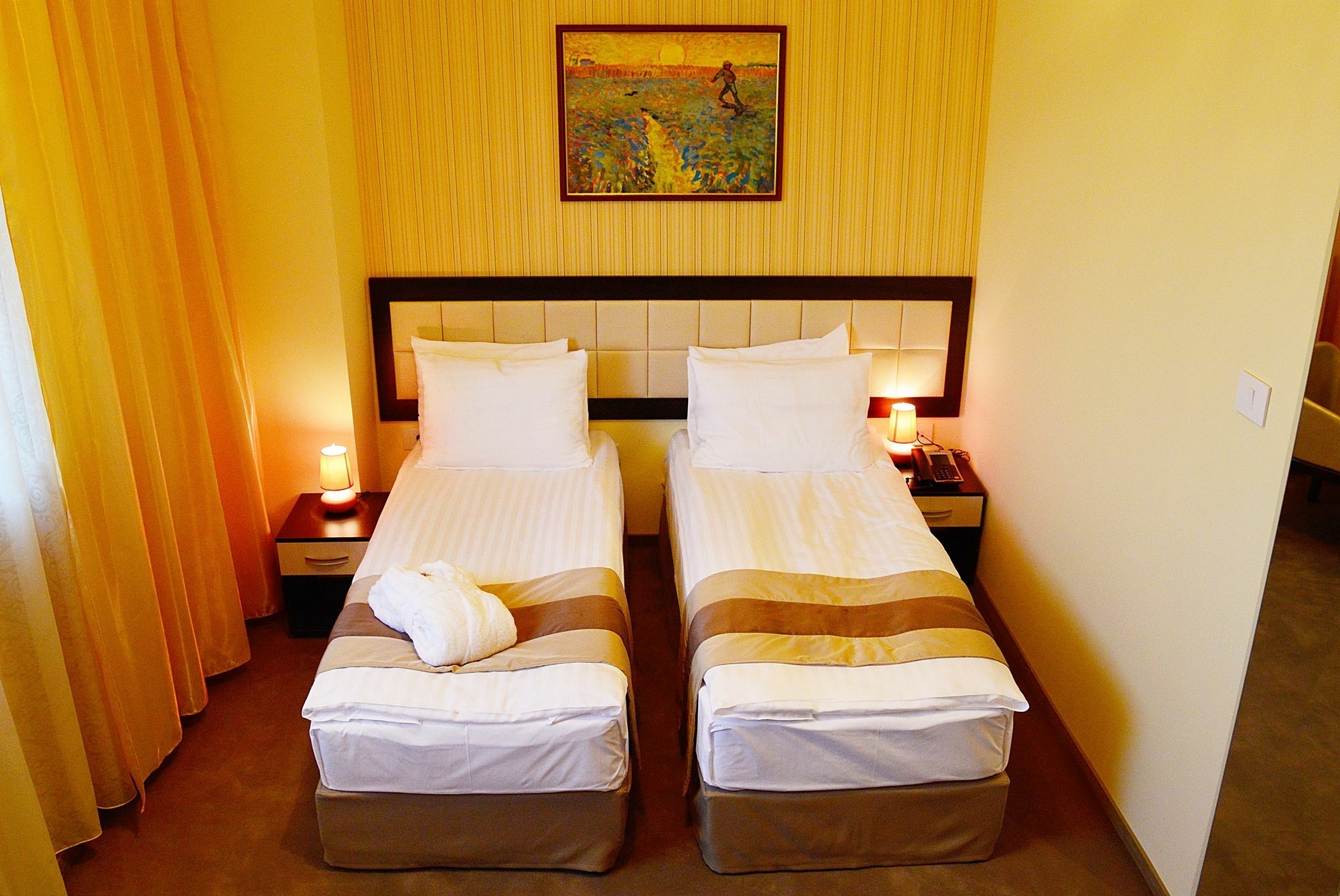 Best Western Plus Briston โอโตเปนี ภายนอก รูปภาพ